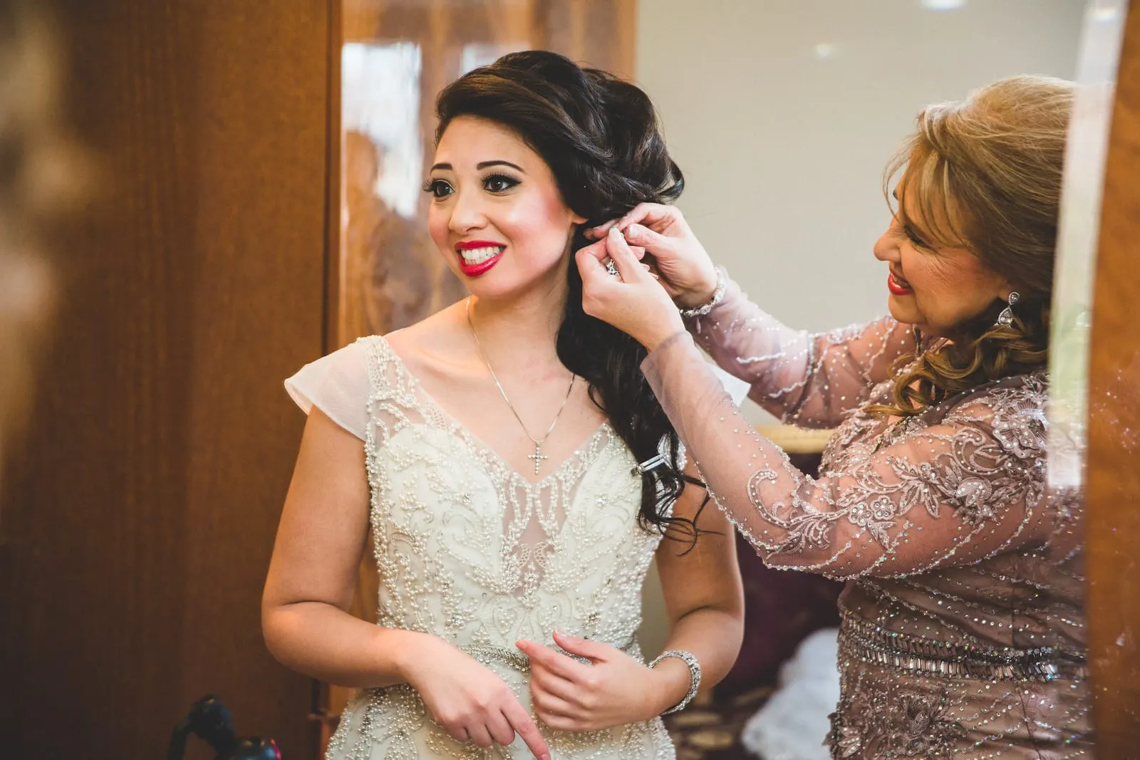 Fastening the bride's earrings before the ceremony